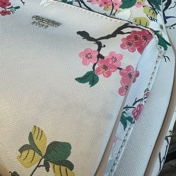 Guess Mini Backpack - Picture 7 of 8